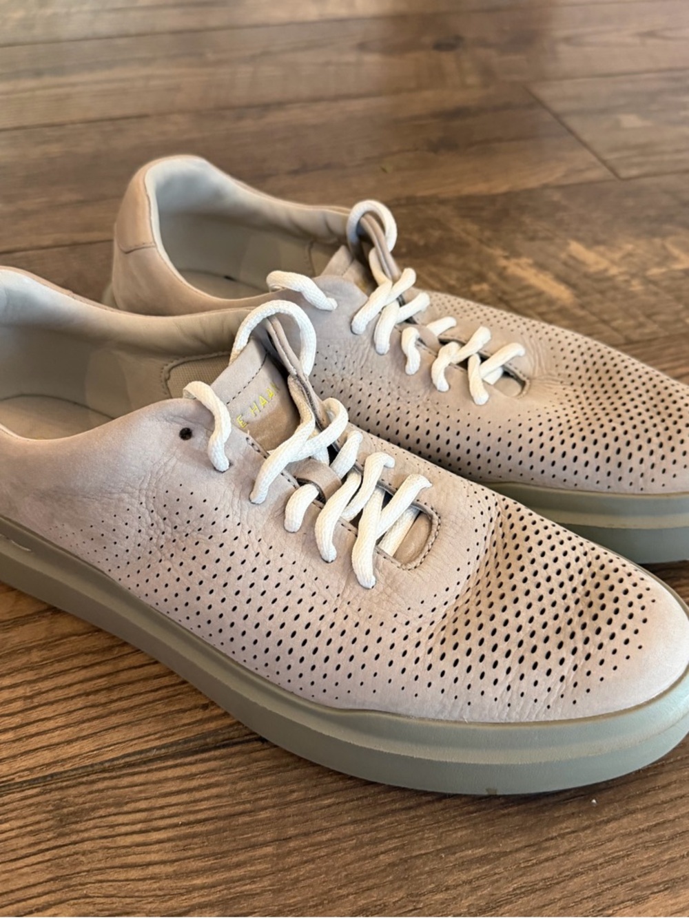Cole Haan Mens 8M GrandPro Rally Sneakers‎ Light Gray Perforated Leather C33968